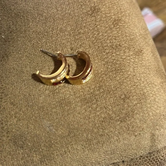 Vintage Roman Goldtone rhinestone red/white pierced Hoop earrings - Picture 4 of 5